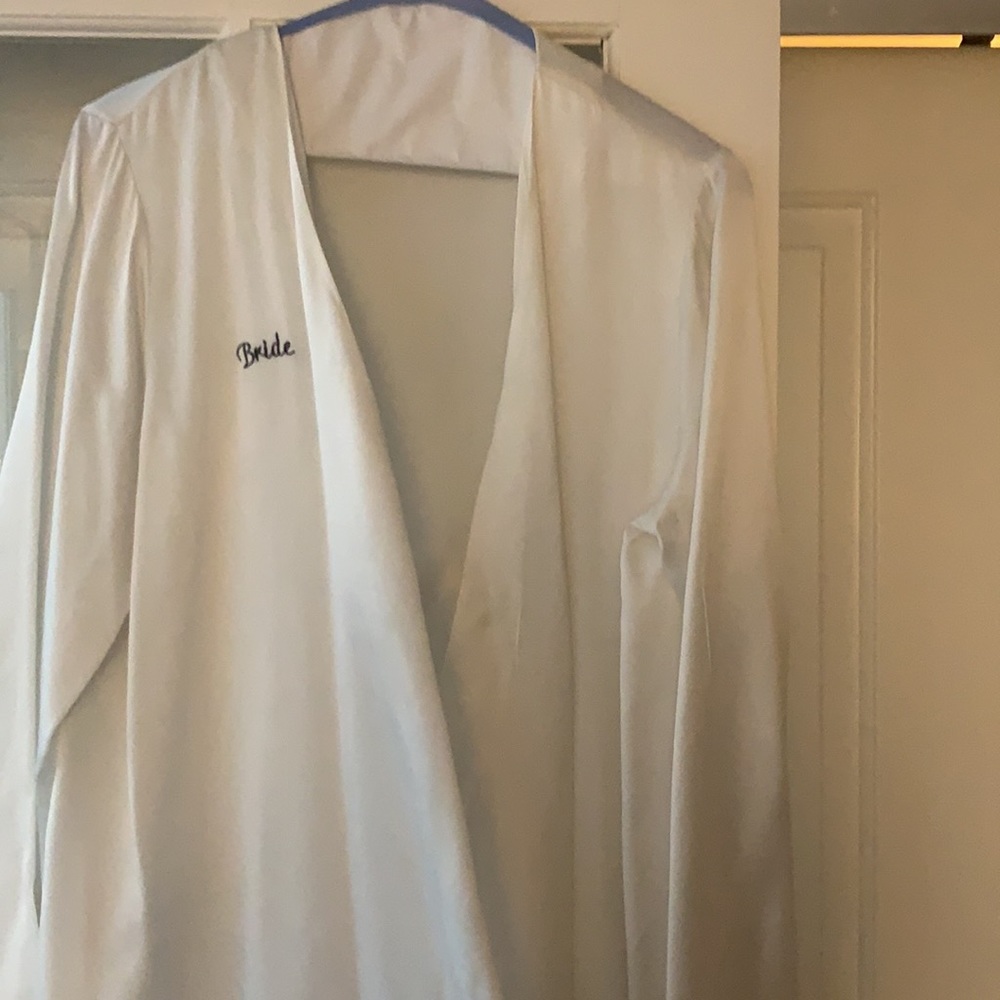 Morgan Lane Bride Silk Robe - Picture 2 of 3